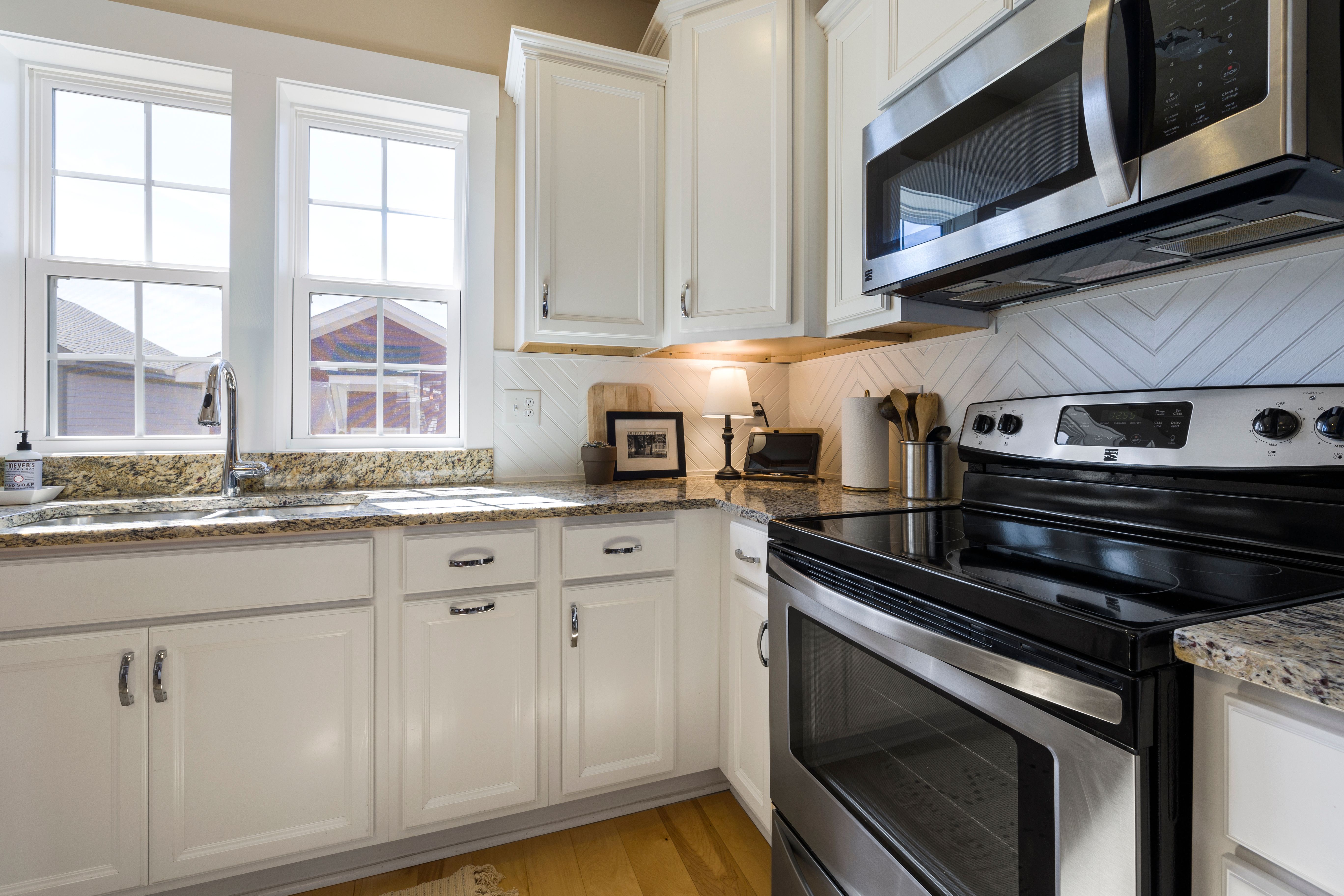 Airbnb kitchen cleaning